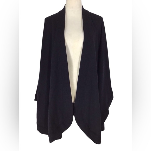 Bloomingdale’s Fine Merino Wool Made In Italy Open Front Poncho Shawl On… - Picture 3 of 9